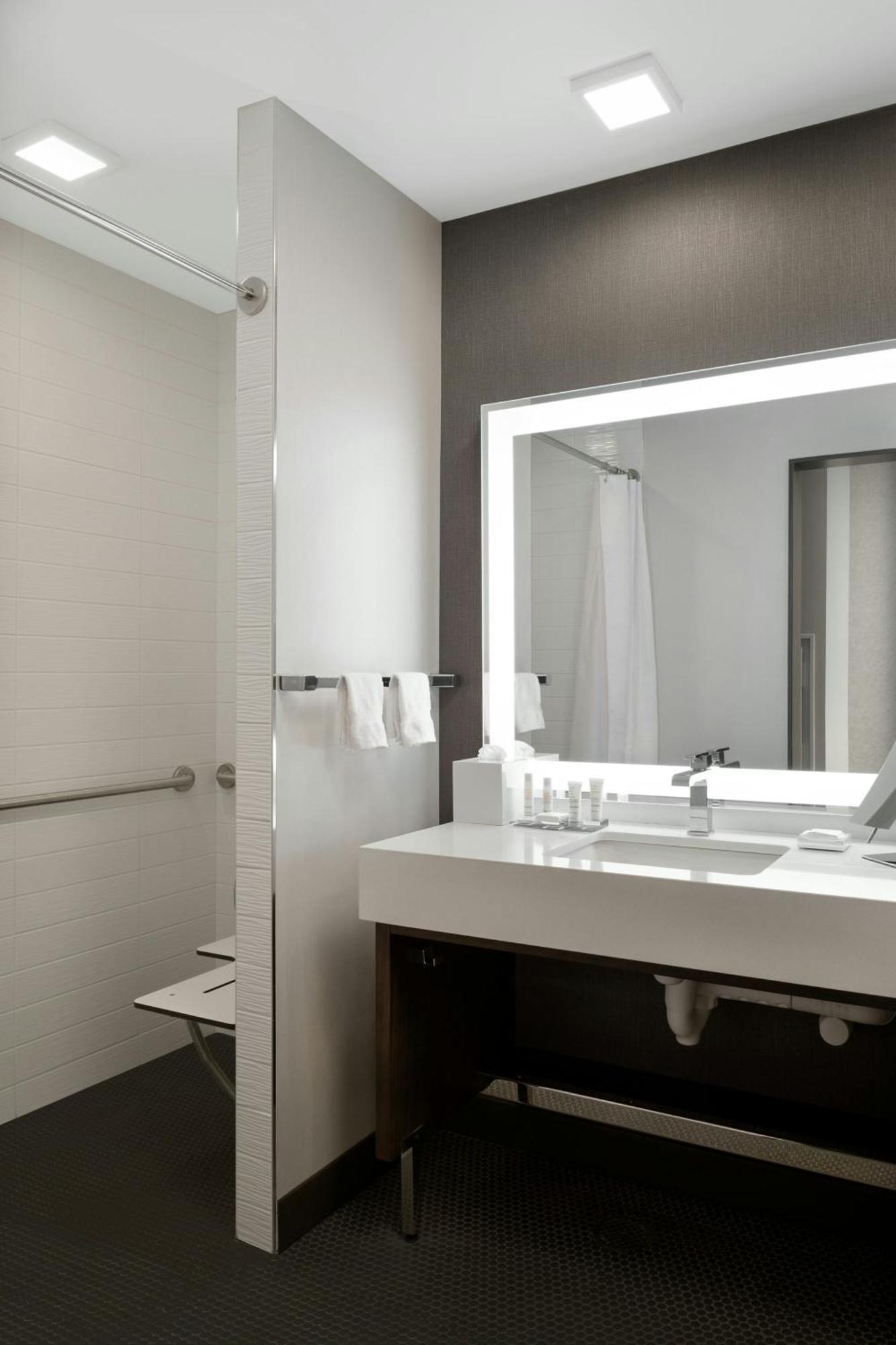 Готель Marriott Tacoma Downtown Екстер'єр фото